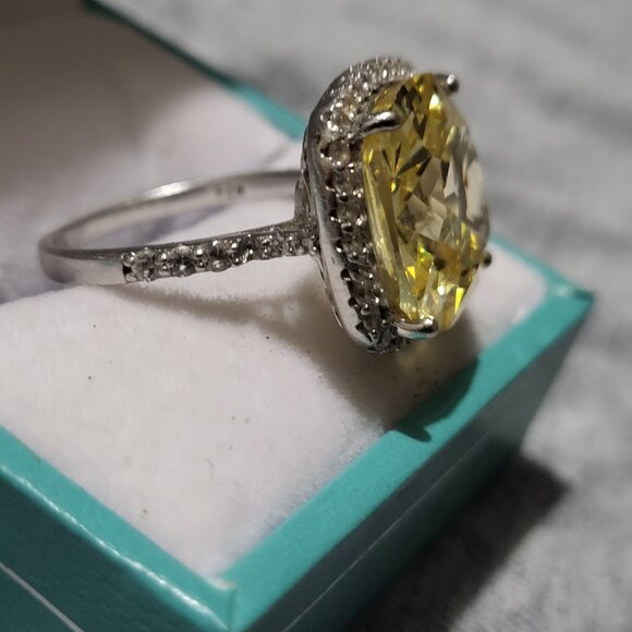 statement Ring with yellow cz set in 925 NWOT!!!!! - Picture 2 of 10